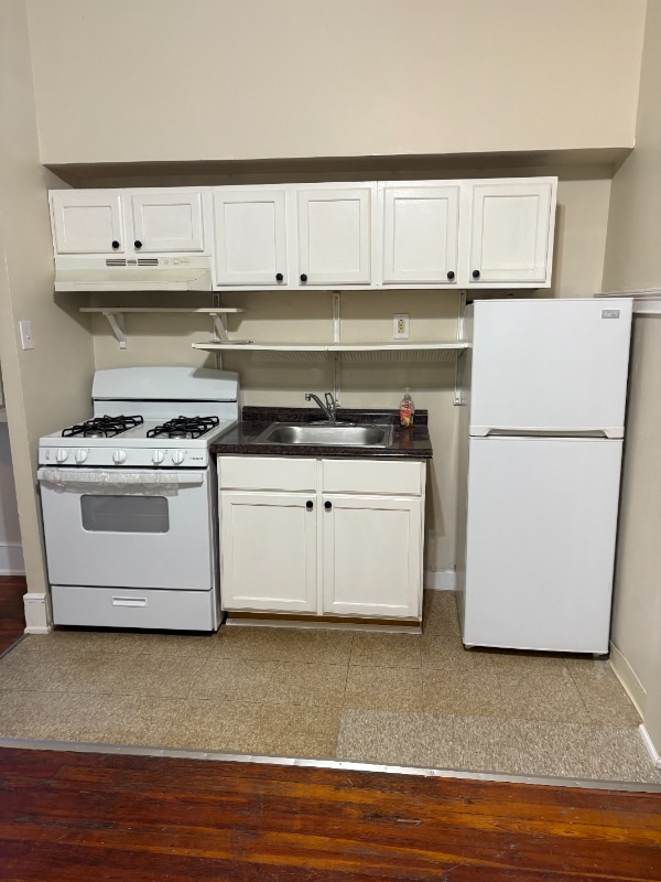 Building Photo - 4716 Cedar Ave