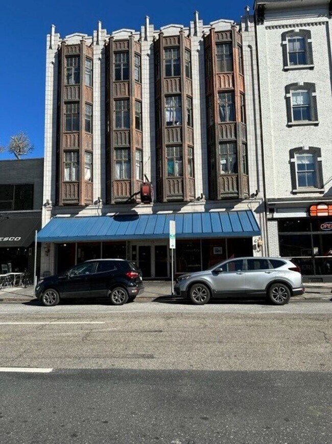 Building Photo - 213 N 2nd St