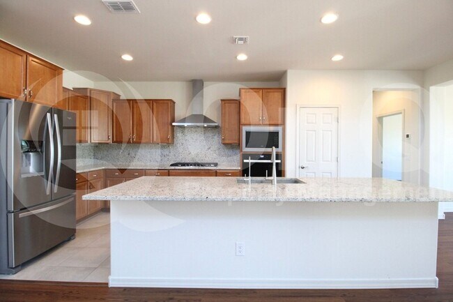 Foto del edificio - 8824 W Luke Ave