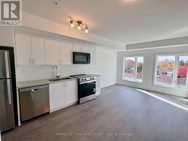 Photo du bâtiment - 1670 Victoria Park Ave