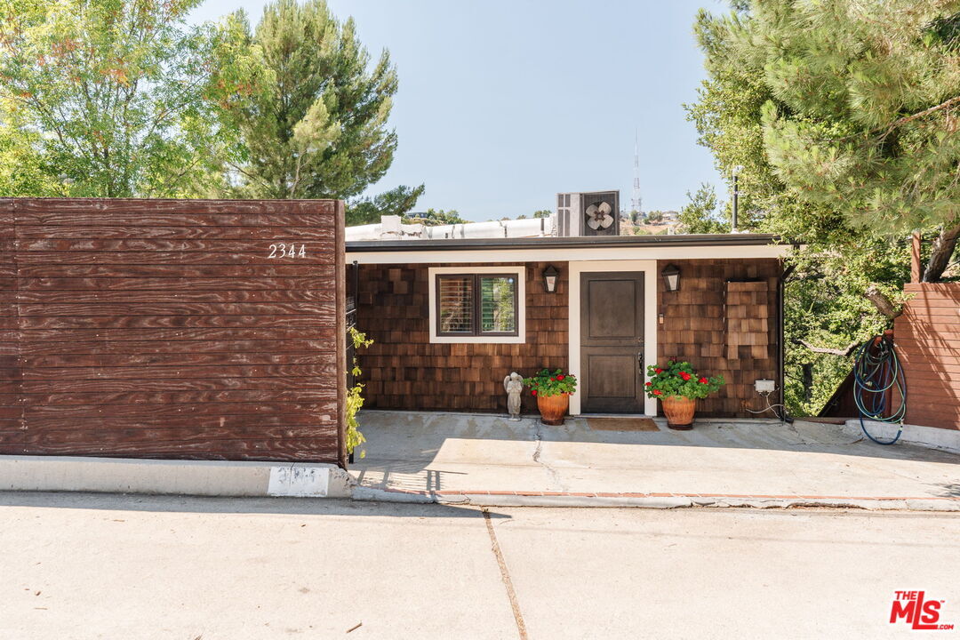 Foto principal - 2344 Sunset Heights Dr