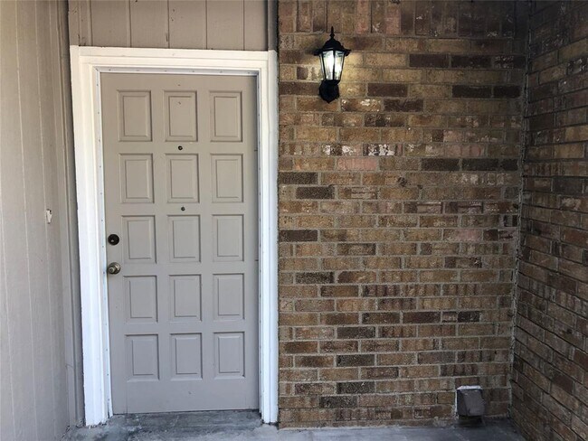 Building Photo - 2713 Creekwood Ct