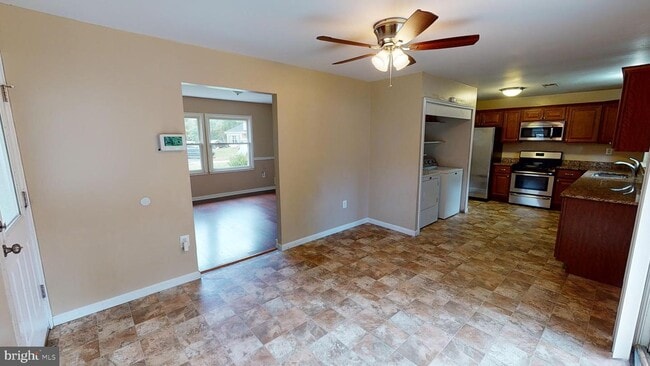 Building Photo - 824 Roxbury Ct