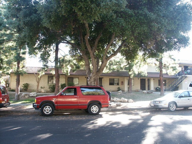 Building Photo - 842 S Sherman Ave