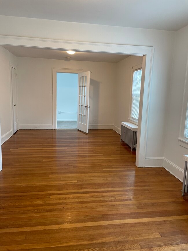 Living and dining room space - 22 Francis St