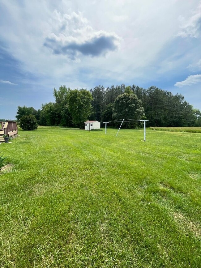 Building Photo - 4 Bedroom 1.5 Bath Large Yard