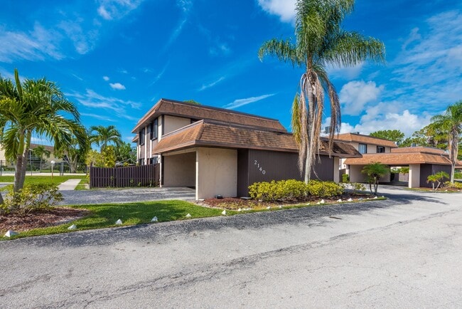Photo - 2140 Sherwood Forest Blvd Townhome