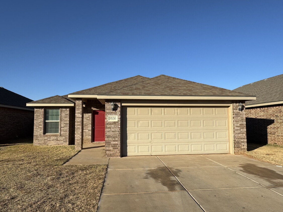 Foto principal - Beautiful Home in South Lubbock Near Restaurants, Grocery Store, & Shopping!