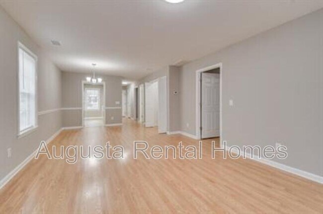 Building Photo - 102 Kelly Dr