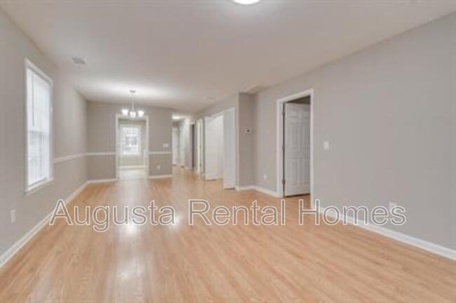 Foto del edificio - 102 Kelly Dr