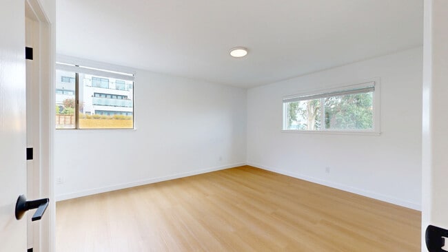 Building Photo - 2037 Castro St
