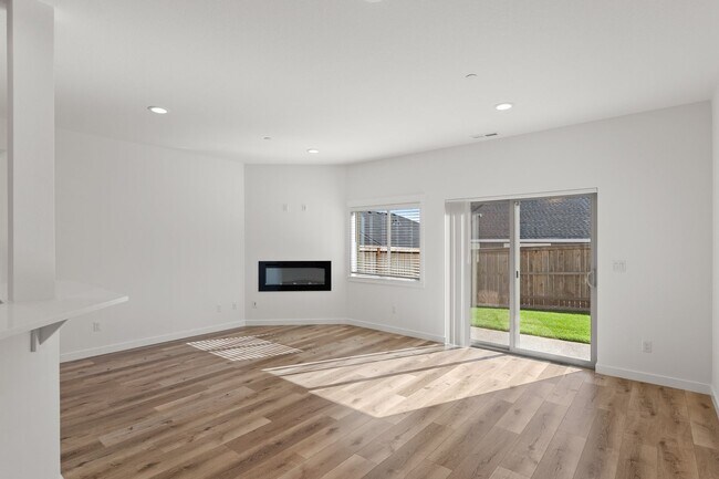 Foto del edificio - Pleasant Valley Villages 3 Bedroom Townhome with Community Center