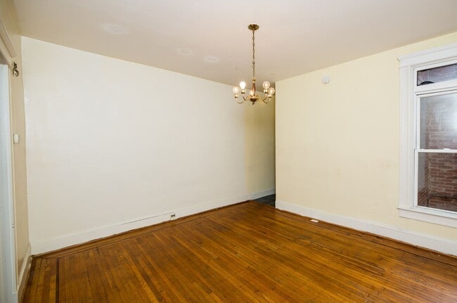 Building Photo - 2026/2027 JHU Off-Campus Charles Village 3...