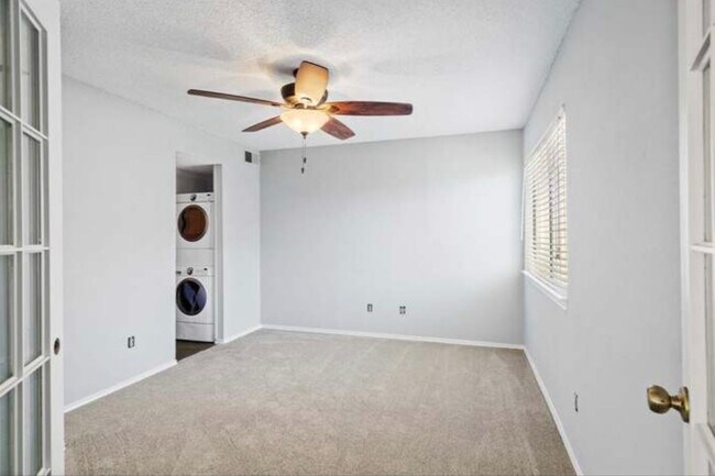 Building Photo - 2311 Balsam Dr