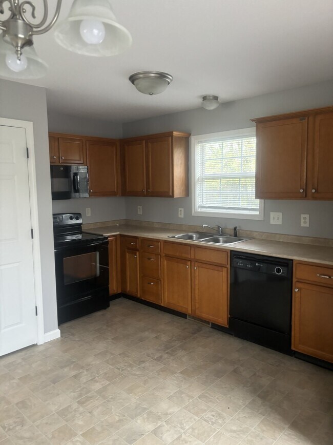 Foto del edificio - 471 Lafayette Rd