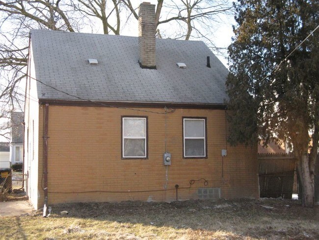 Building Photo - 6200 Greenview Ave