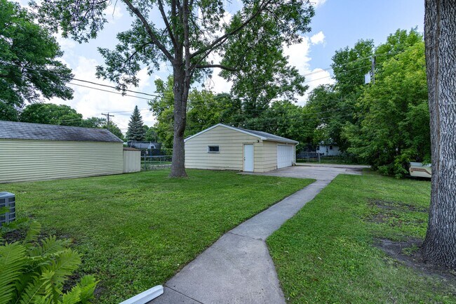 Building Photo - Recently Updated Single Family Home Available