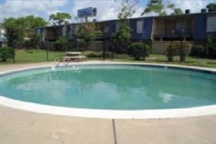 Piscina - Bender Creek Apartments (EPMTx)