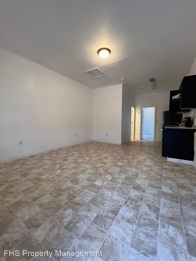 Building Photo - 1 br, 1 bath House - 1026 E Commercial