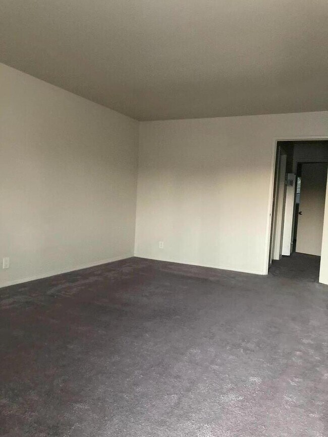 Building Photo - 16735 Del Monte Ave