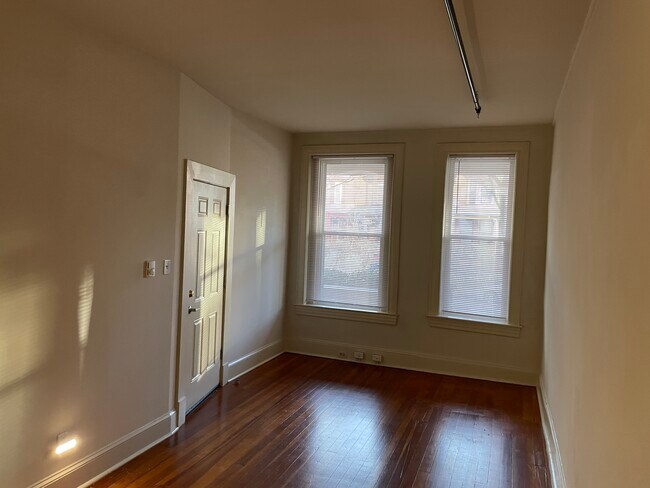 Foto del edificio - 3108 N Calvert St