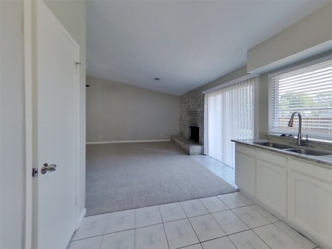 Foto del edificio - 23426 Canyon Lake Dr