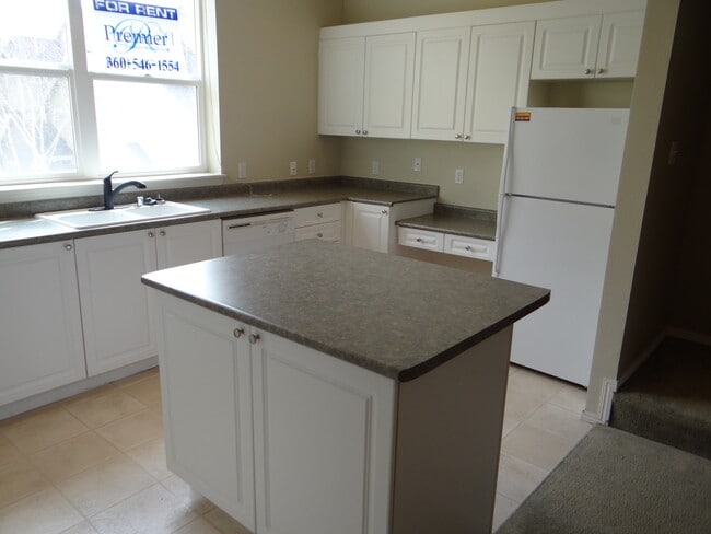 Building Photo - 714 SE Fairwinds Loop