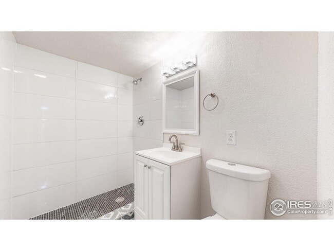 Building Photo - 1033 Ponderosa Dr
