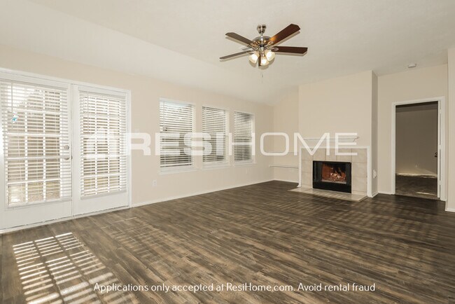 Foto del edificio - HOME FOR RENT!