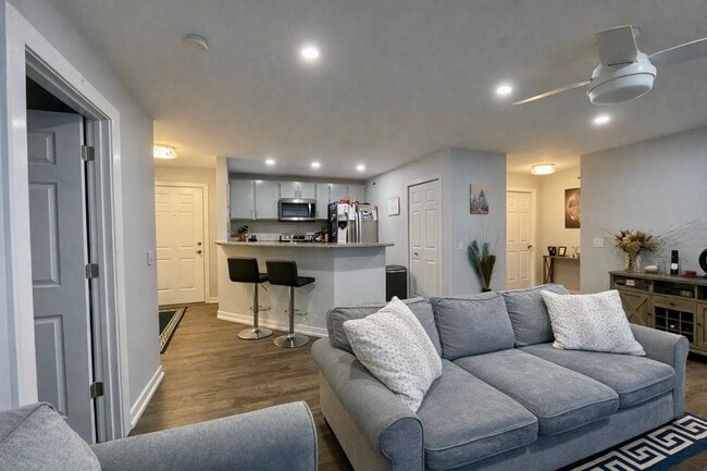 Building Photo - 300 Cunat Blvd