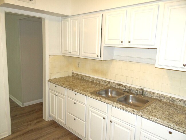 Foto del edificio - 3 Bedroom, 1 bath home - Just renovated