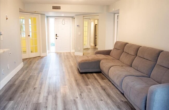 Building Photo - 992 NW 93rd Ave