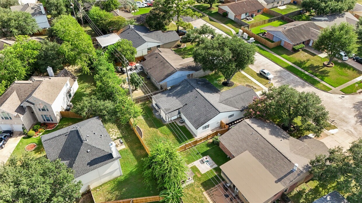 Foto del edificio - 6814 Loch Langham Dr