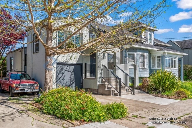 Building Photo - 1051 Stannage Ave