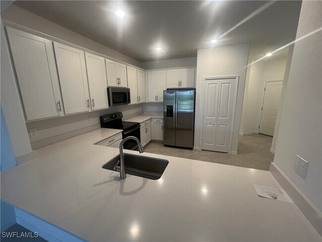 Building Photo - 2220 Dragonfruit Wy