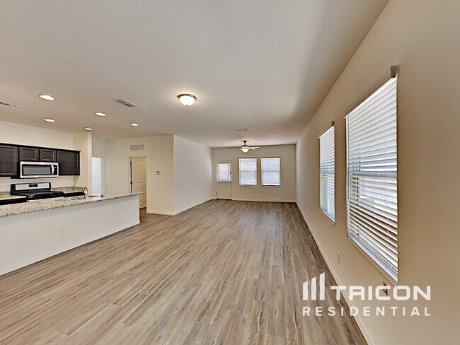 Building Photo - 4627 W Saddlebush Way