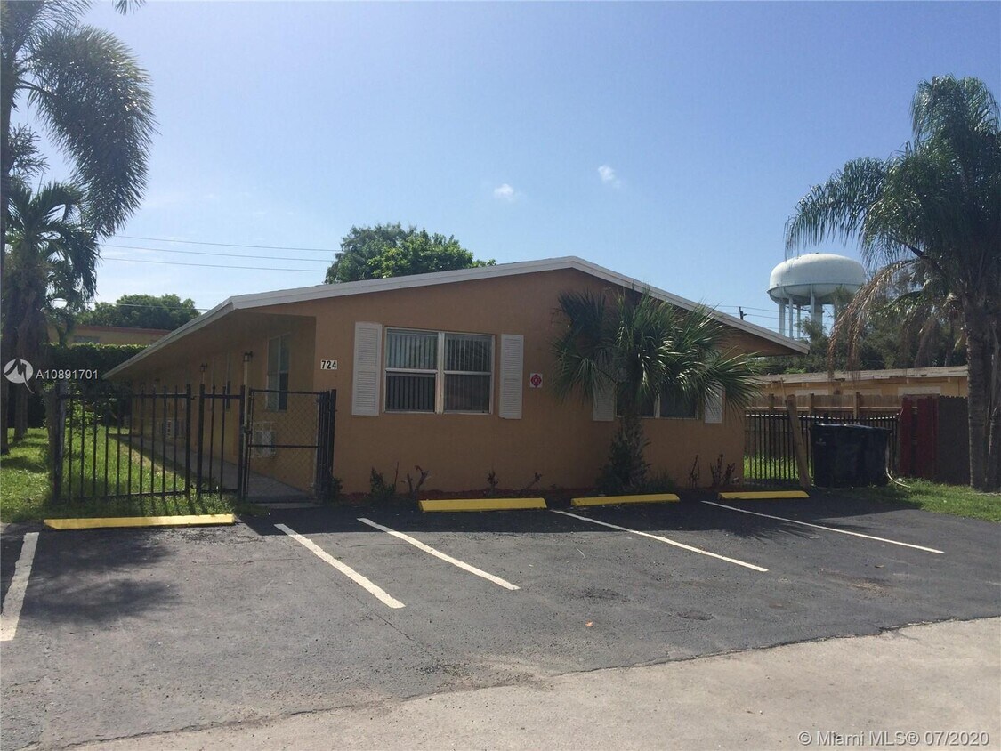 Foto principal - 724 NW 4th Ave