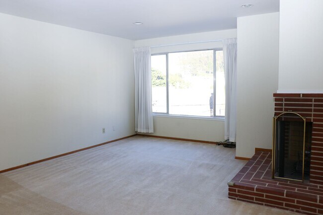 2 Living Room facing sunset district views - 1547 8th Ave