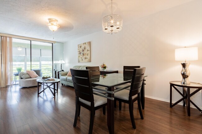 Foto del edificio - 2811 Somerset Dr