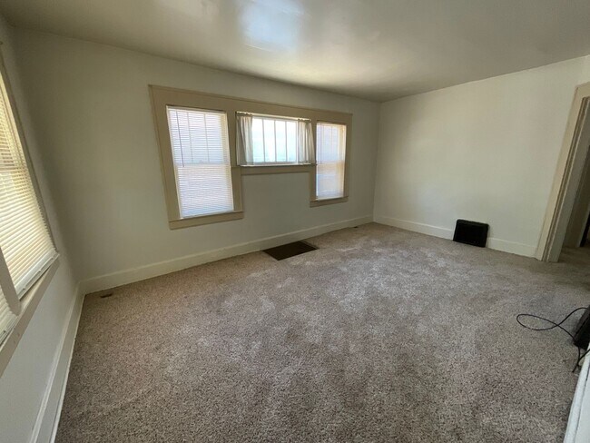 Building Photo - COLLEGE PRE-LEASING