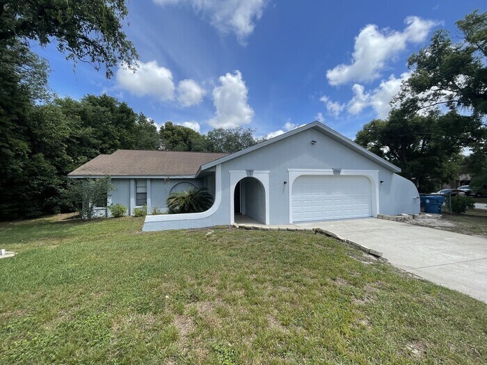 Primary Photo - Fresh 3/3/2 Pool Home on Corner Lot in Spr...