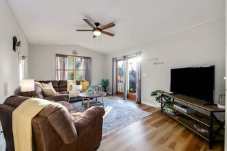 Building Photo - 4544 Erie Ave NW