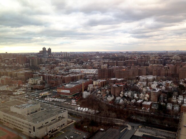 Foto del edificio - 2602 Netherland Ave