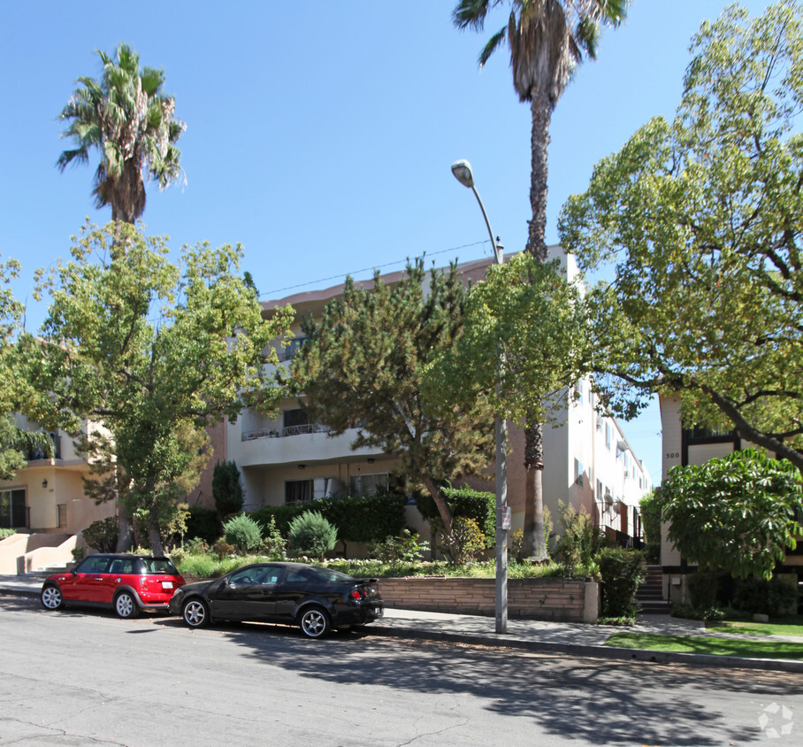 Building Photo - 510 E San Jose Ave