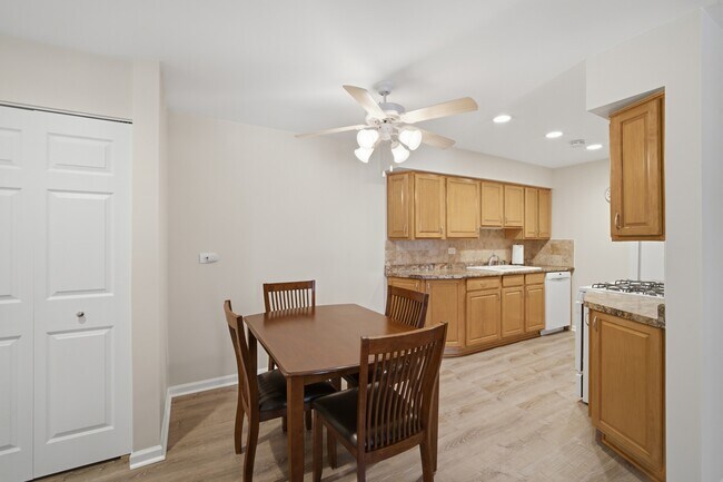 Foto del edificio - 1531 N Windsor Dr