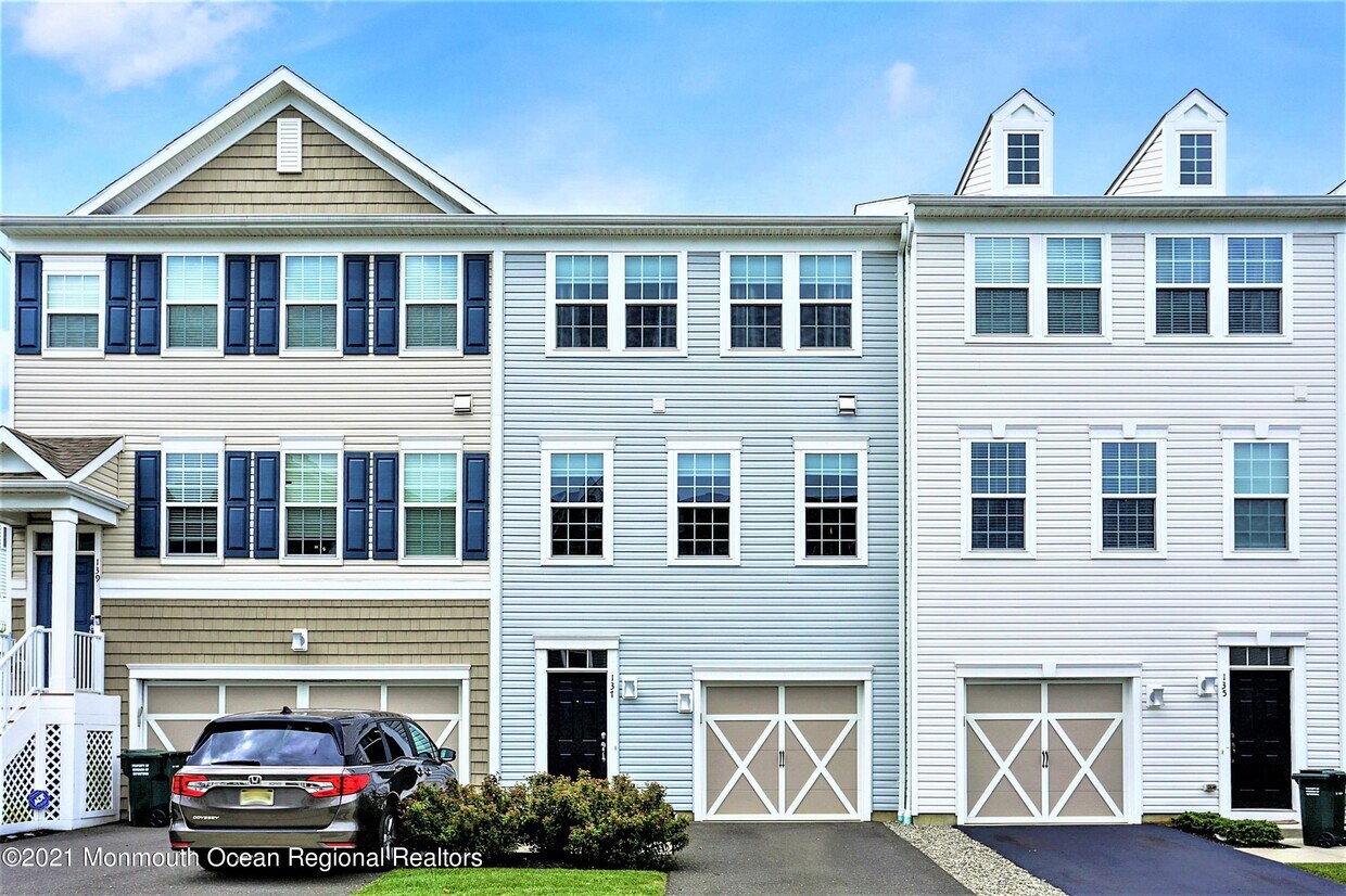 Primary Photo - 137 Beacon Ln