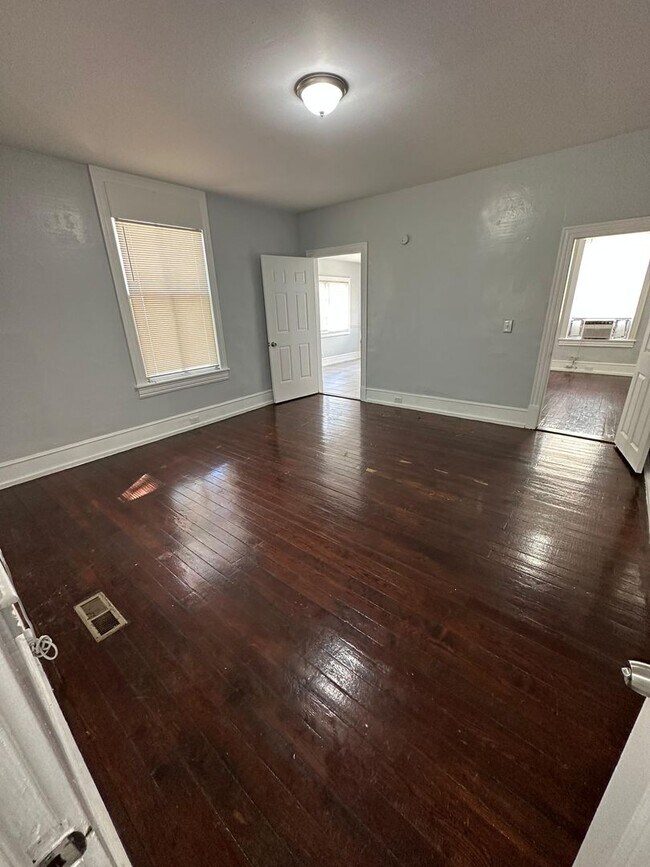 Foto del edificio - 130 E 5th St