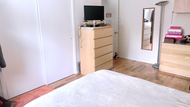 Master Bedroom - 35 Odell Ave