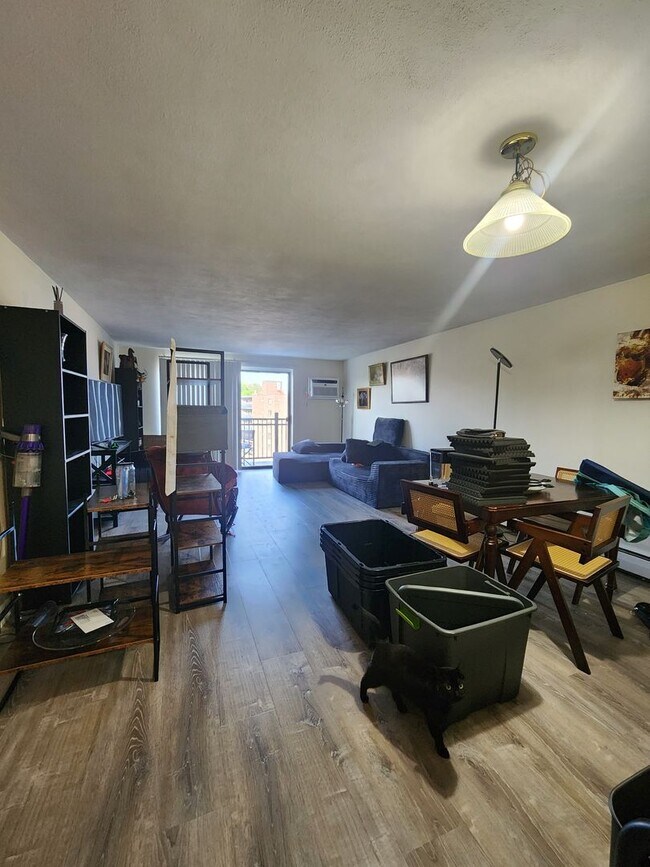 Foto del edificio - Watertown - 2 Bedroom Apartment - 9/1  **NO FEE*