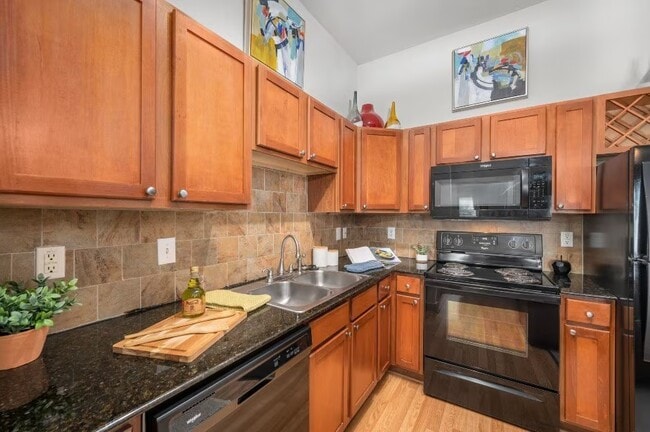 100% Off 1st Month + $99 Apps | Limited Time! - 100% Off 1st Month + $99 Apps | Limited Time! Apartment